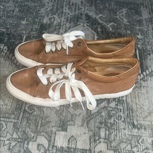 Frye women’s Kira low top Tan Leather sneakers size 8